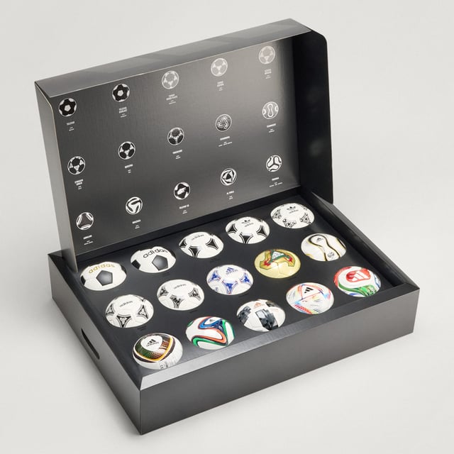 FIFA Wereldkampioenschap Voetbal 26™ Historical Mini Voetbal Set