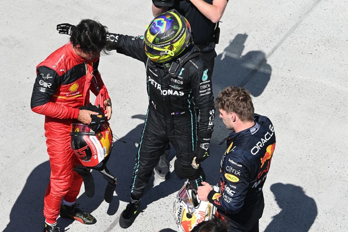 Carlos Sainz y Lewis Hamilton, al fondo de la parrilla en Monza