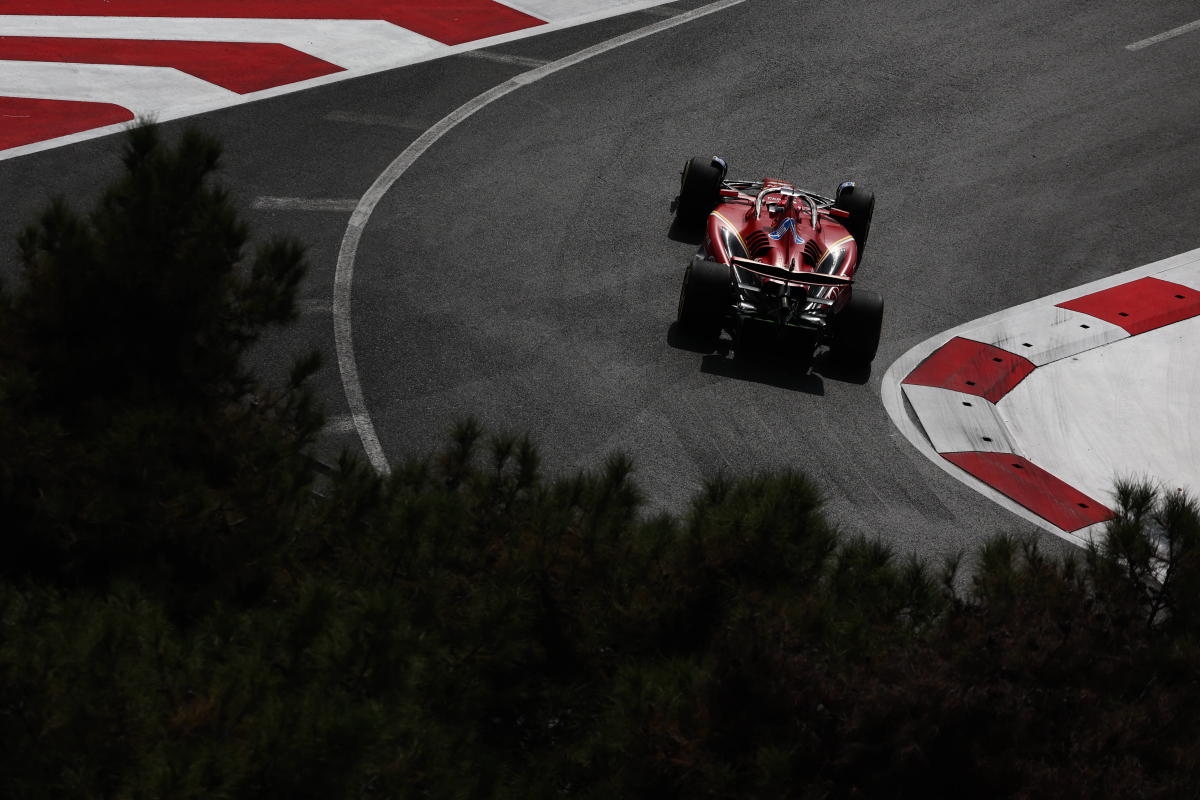 Leclerc klokt snelste tijd in tweede training Bakoe, Verstappen kan niet aanhaken