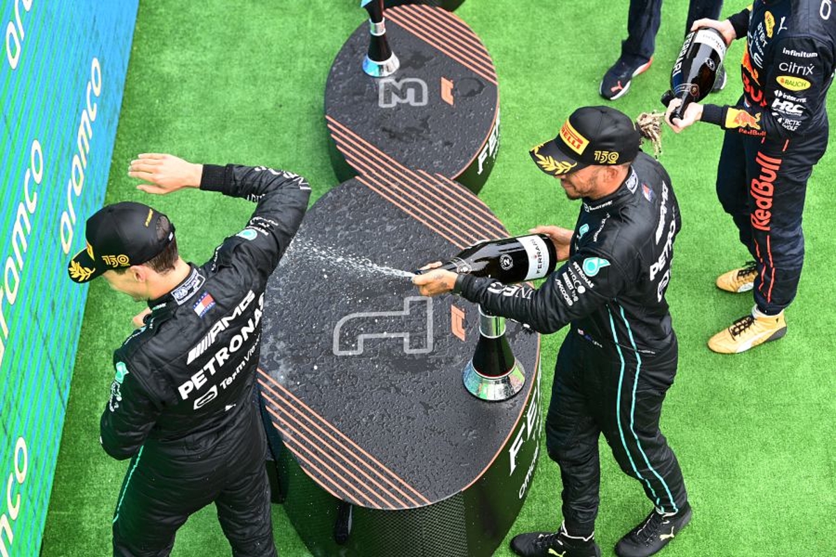 ¿Por qué Mercedes dividió las estrategias de Hamilton y Russell?