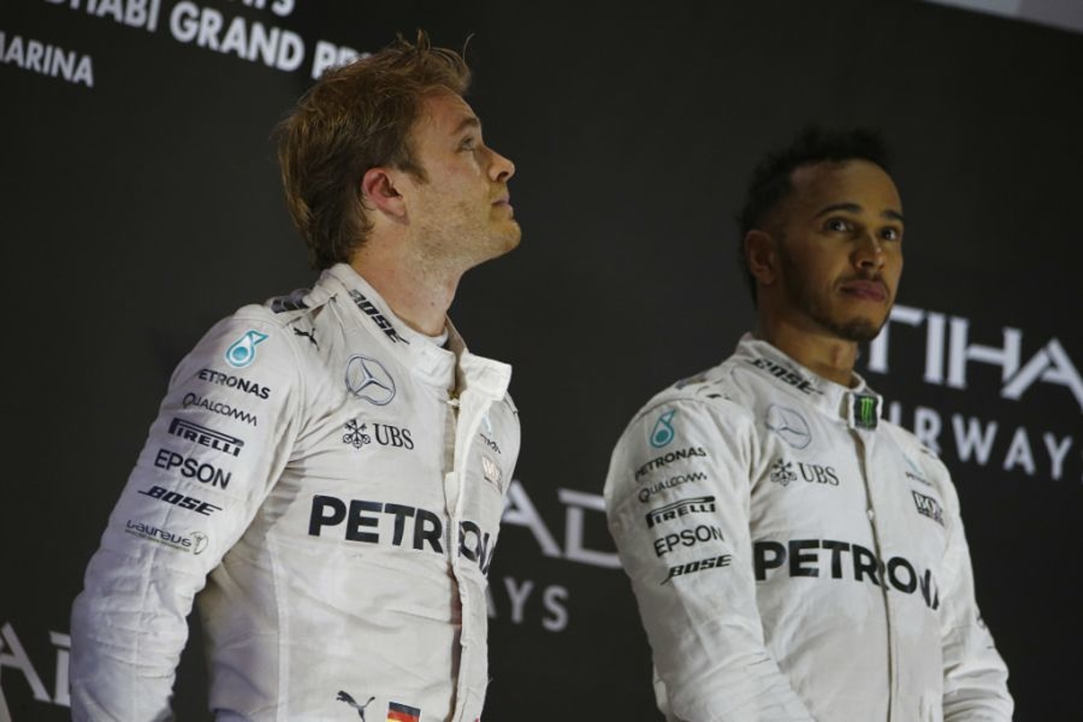 Rosberg sloot zichzelf op in hotelkamer tijdens strijd met Hamilton: 'Het was zó pijnlijk'