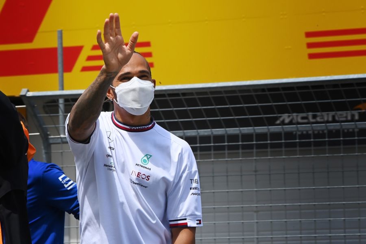 ¿Por qué Lewis Hamilton sigue usando mascarilla?