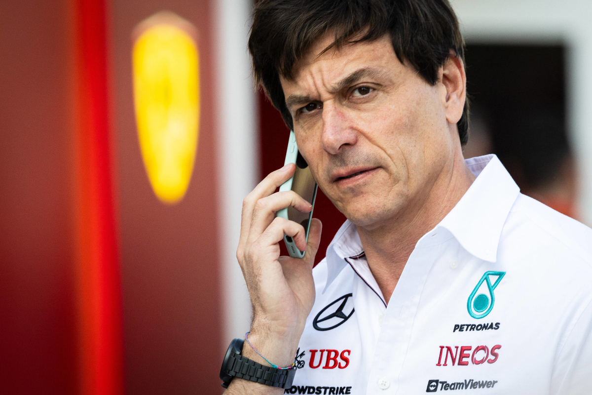 F1 champion criticizes Mercedes boss for 'undermining' star driver