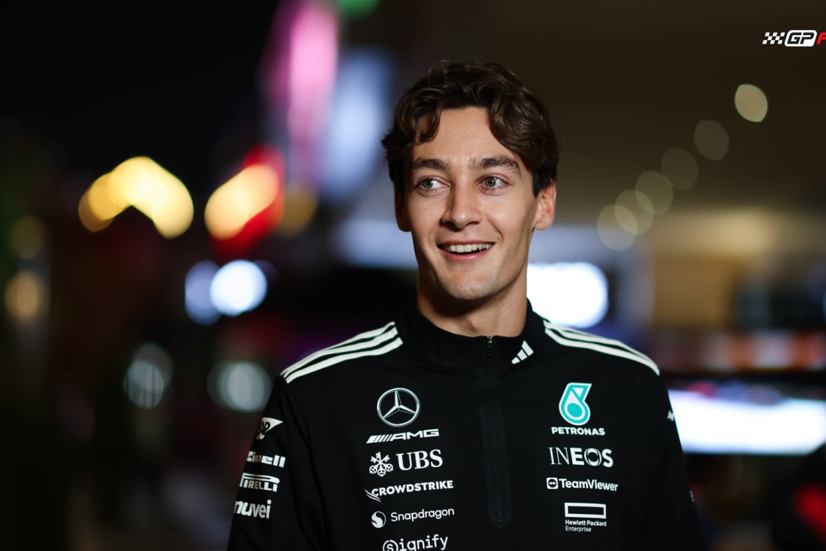 Russell houdt Verstappen af in Bakoe: 'Max maakte de fouten onder druk'