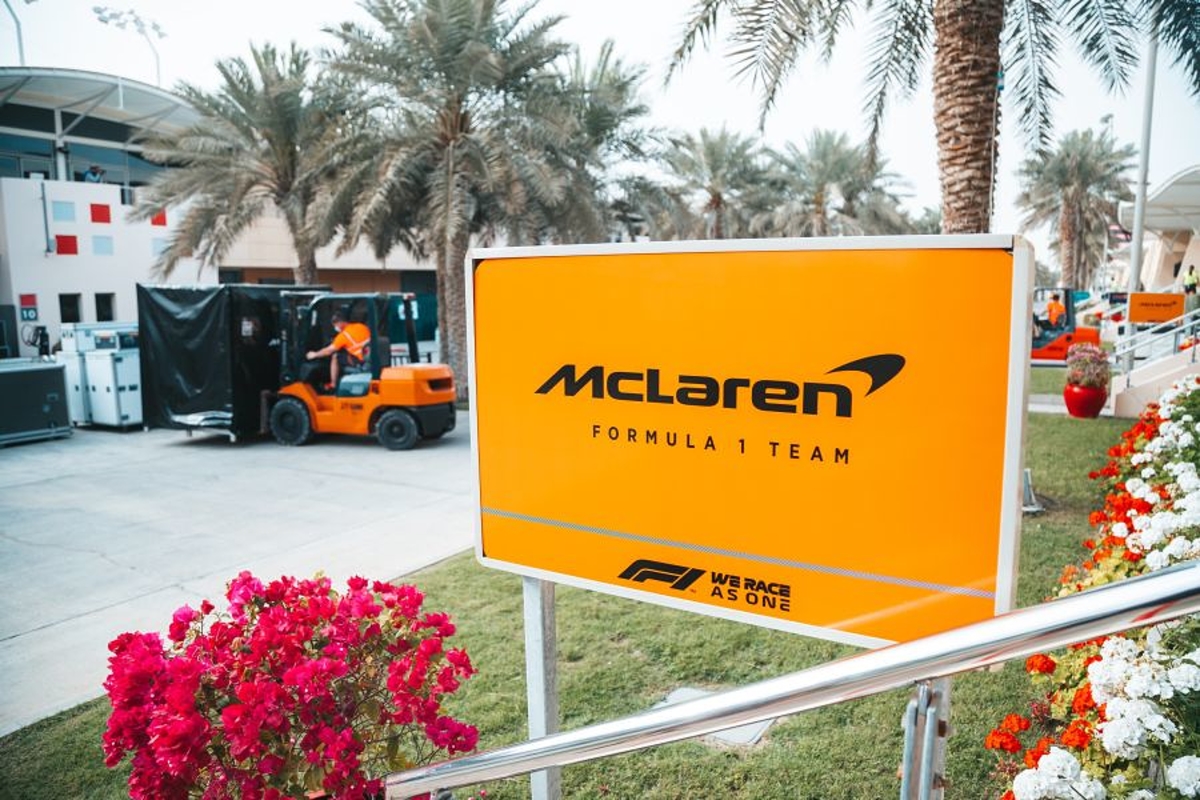 In beeld: De Formule 1-teams komen aan in Bahrein