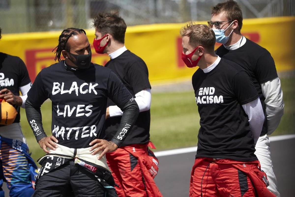 Hamilton zag Vettel vanaf Black Lives Matter-moment opstaan: "Hij kroop uit zijn schulp"