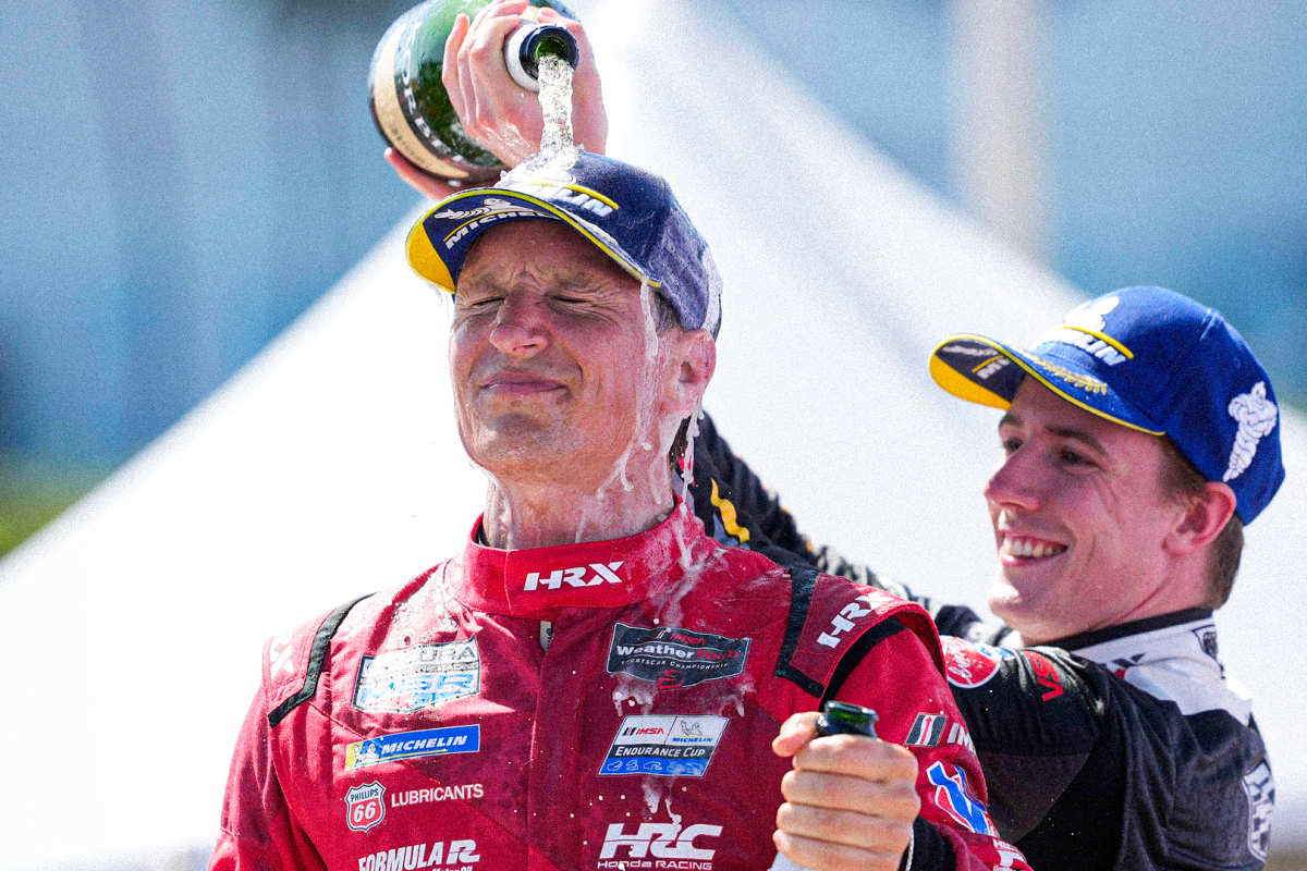 Van Der Zande, socials