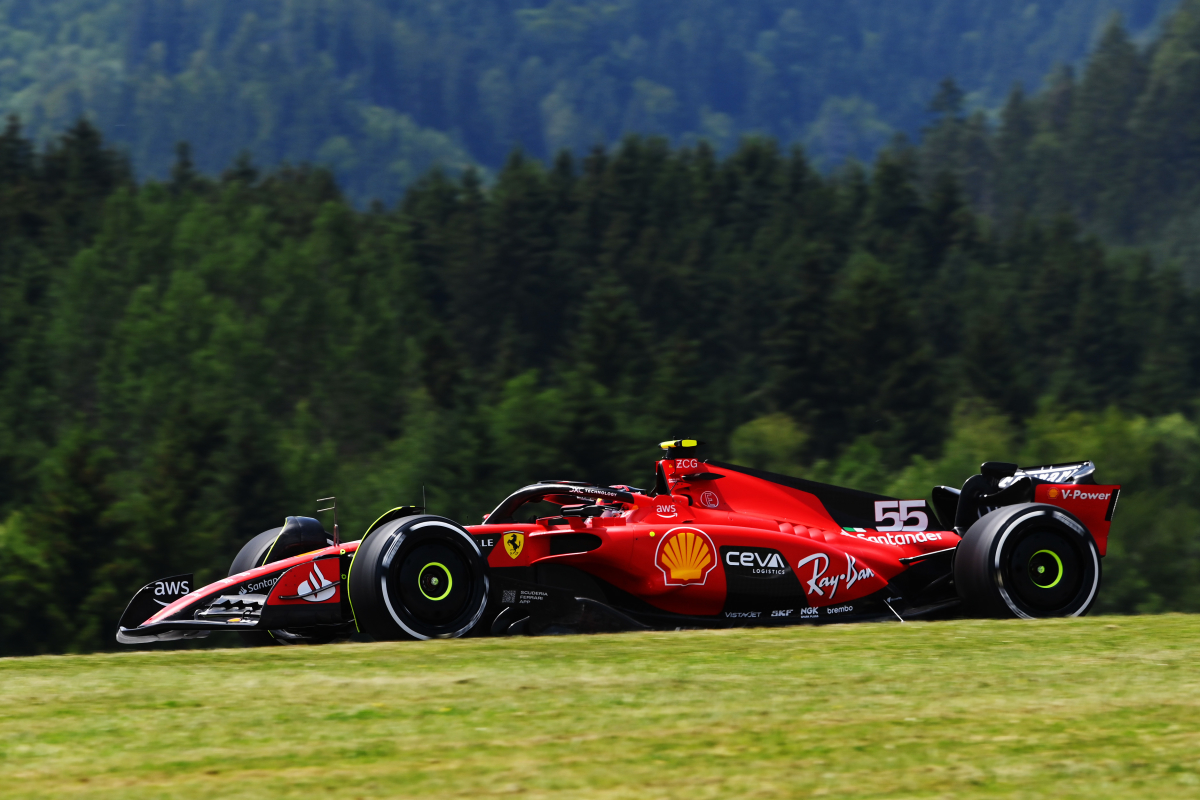 'Ferrari past versnellingsbak aan in poging inhaalslag te maken op Red Bull'