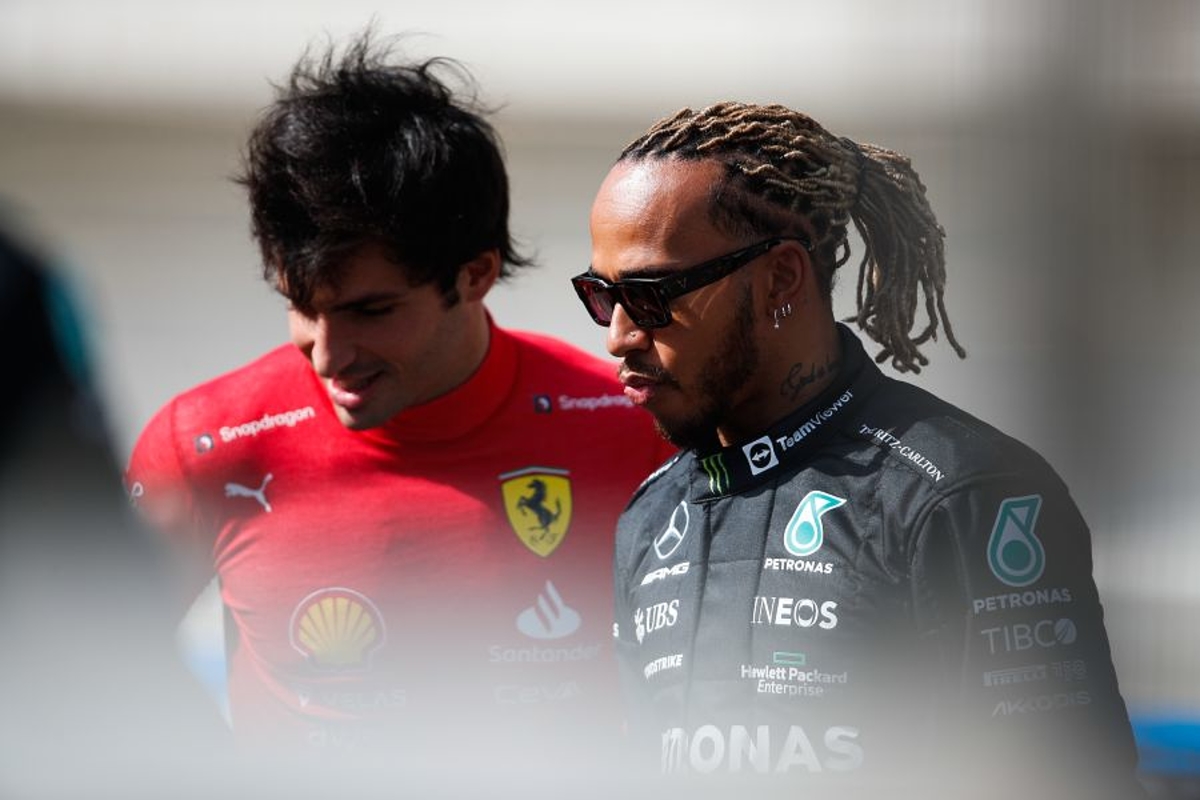 Carlos Sainz y Lewis Hamilton no entienden que la FIA quite las mantas de las llantas