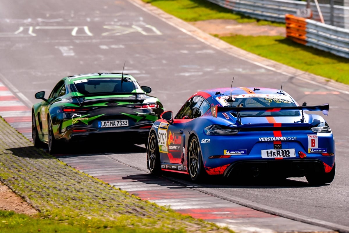 Verstappen behind instructor at the Nurburgring