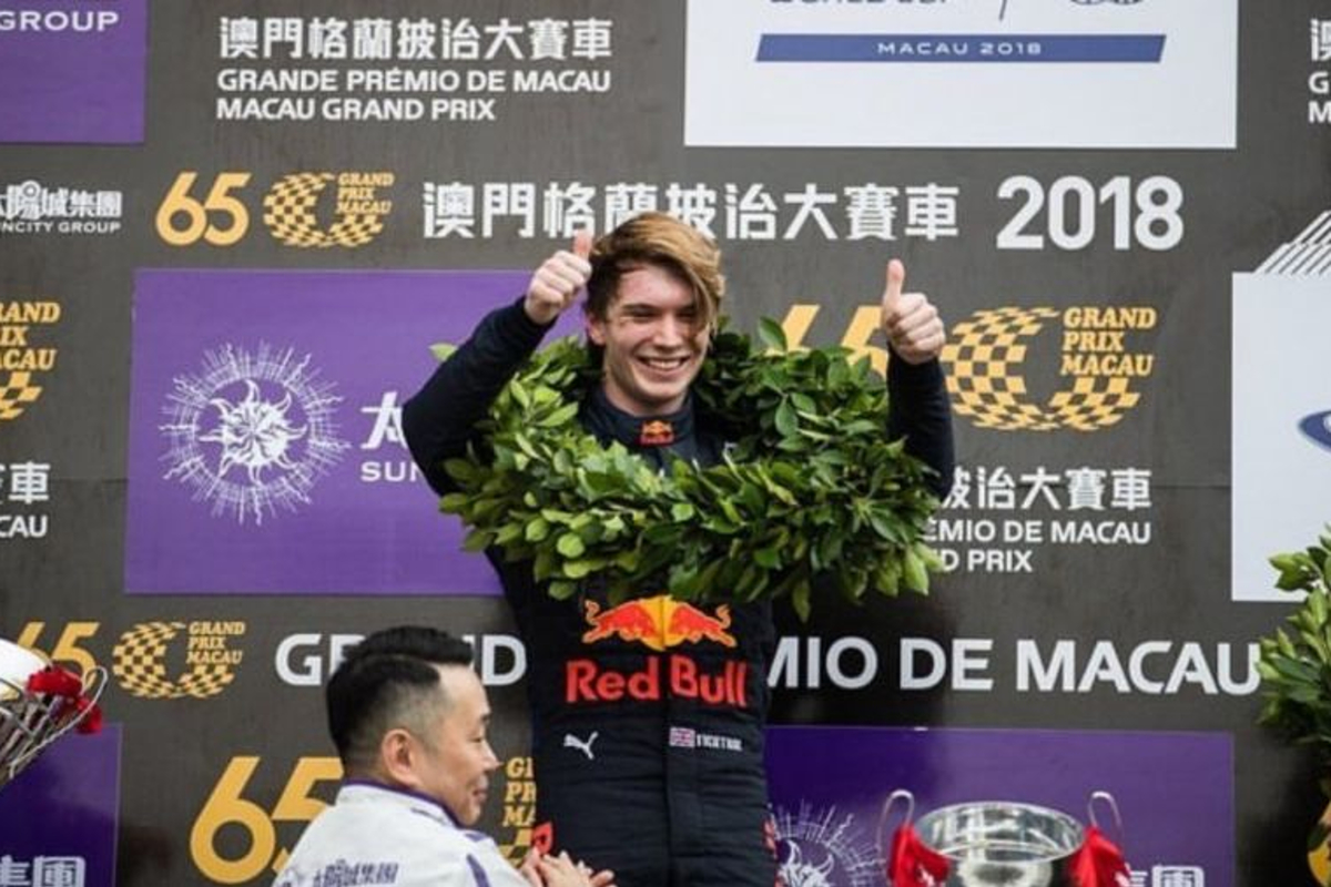 F1 hopeful Ticktum avoids dog in Macau quali win