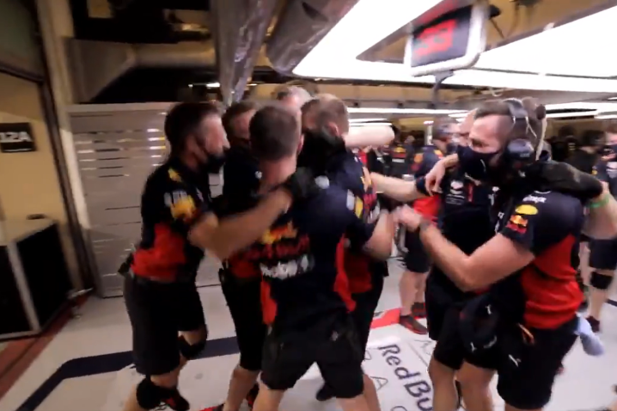 VIDEO: Red Bull-crew gaat door het dak bij pole position Max Verstappen