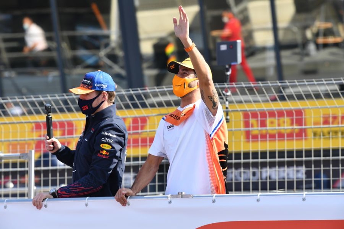 F1-coureurs vermaken zich opperbest met Nederlandse fans op Zandvoort