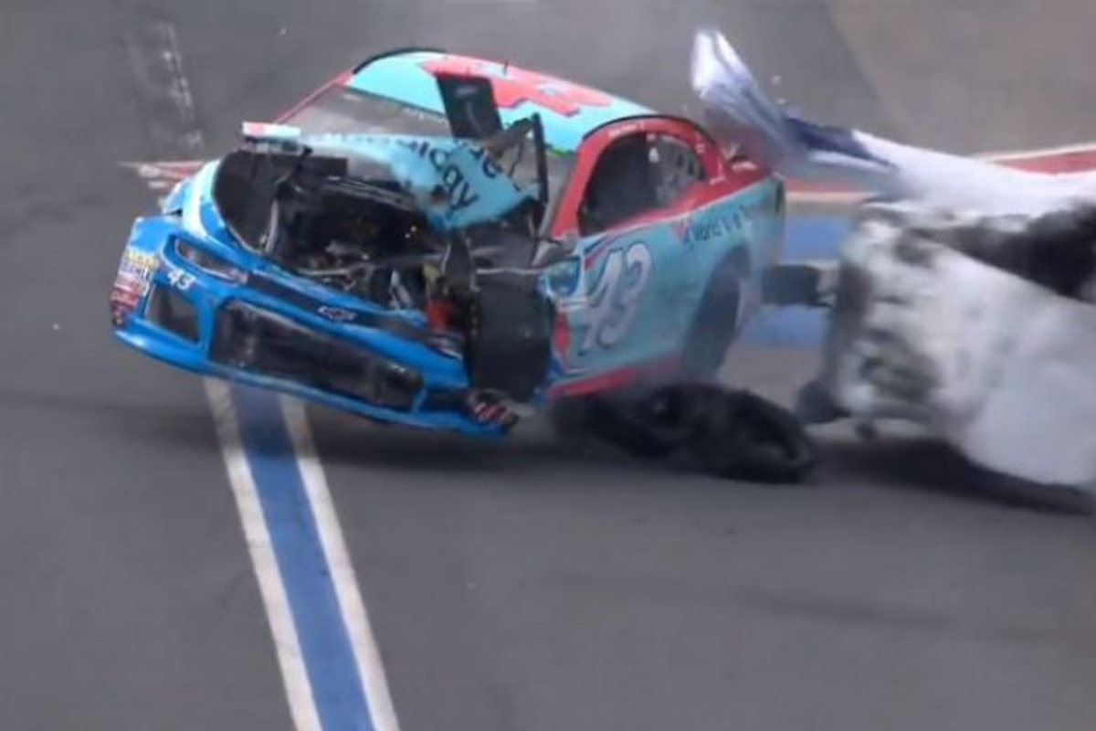 VIDEO: ENORME crash in NASCAR playoff training