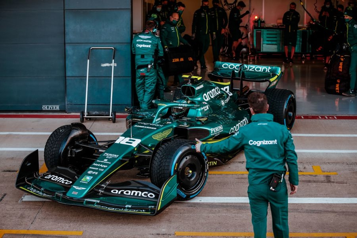 GALERÍA: Aston Martin llega a la pista con AMR22