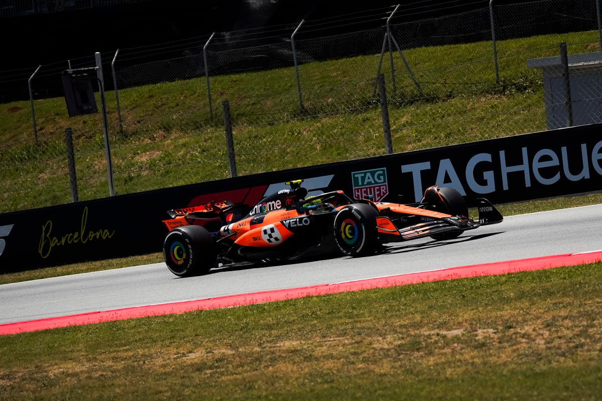 Norris blijft Verstappen voor in eerste vrije training voor Grand Prix Spanje