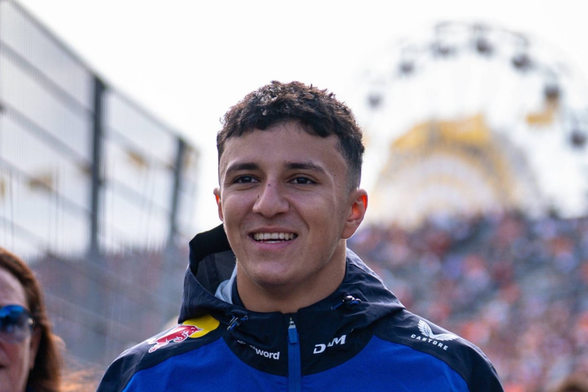 Hadjar grapt over polsblessure: 'Op de bank zitten leverde me podium én nieuw contract op'