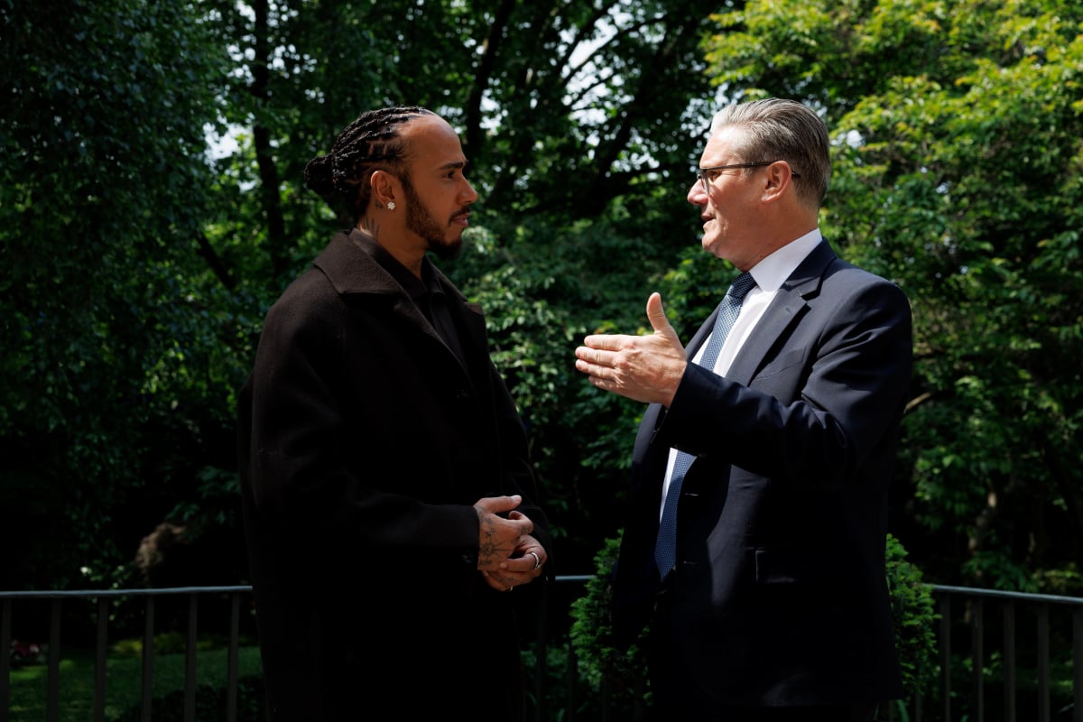 Lewis Hamilton and Keir Starmer in conversation