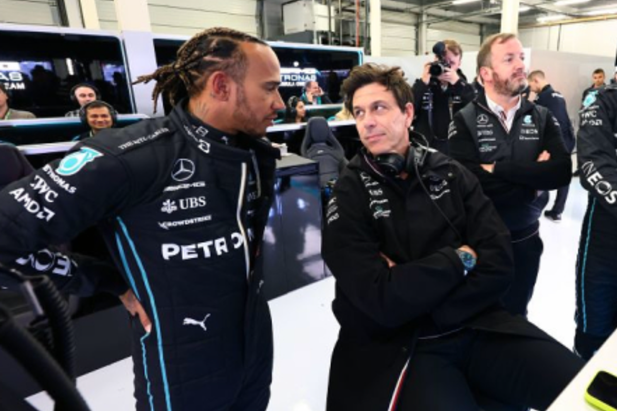 Hamilton admits stagnation over COMPLEX talks of new Mercedes contract