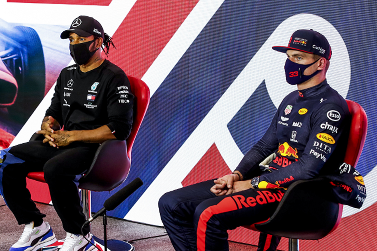 Villeneuve overtuigd van comeback Hamilton in 2023: "Gaan de beste Lewis zien"