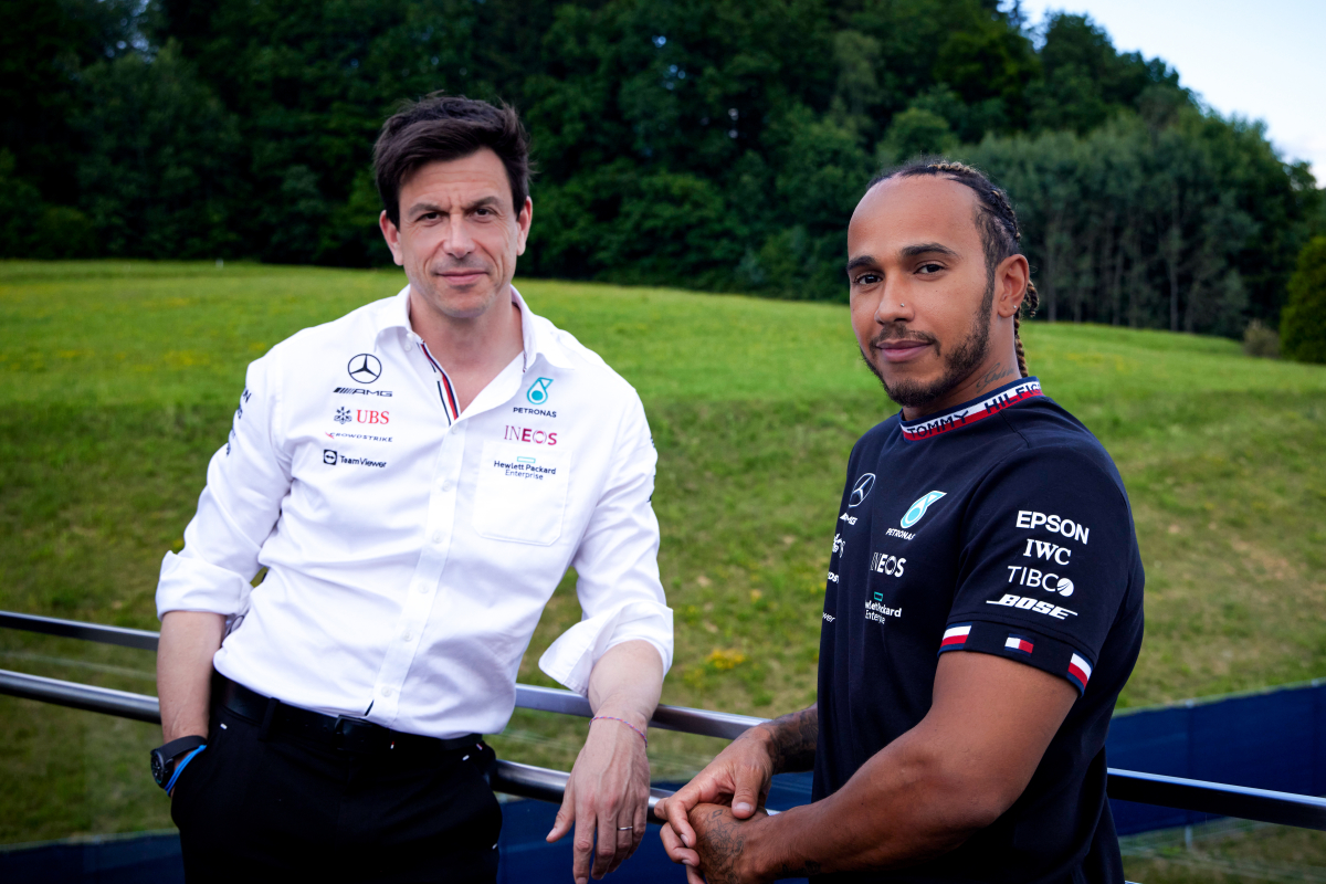 Wolff geeft update over contract Hamilton: "Hebben eerste gesprek gehad"