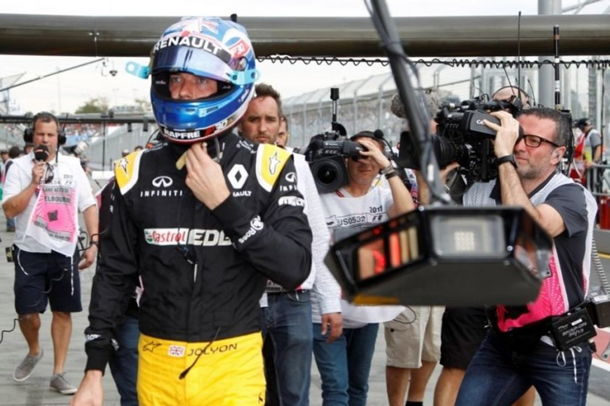 In beeld: De crash van Renault-coureur Jolyon Palmer
