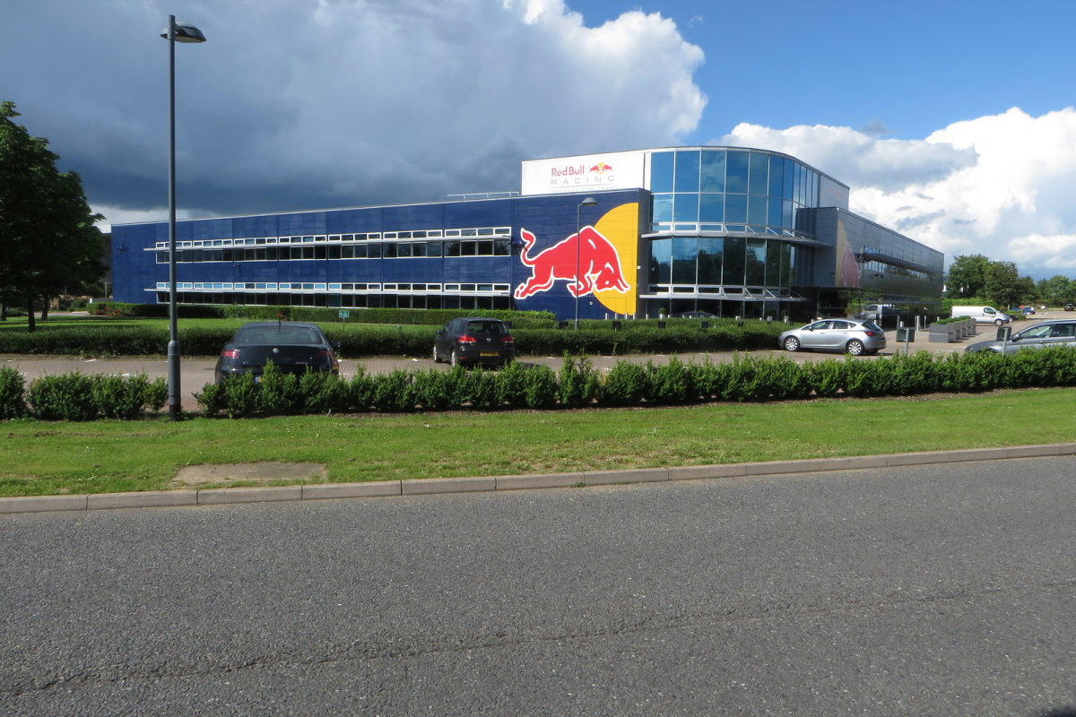 Ongebruikte Red Bull-livery RB20 duikt op tijdens demorun in Ierland