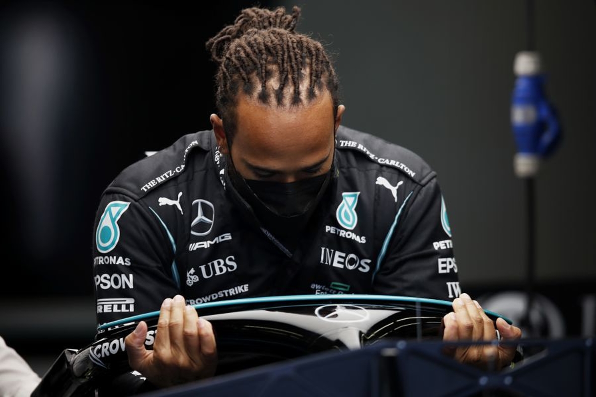 Hamilton over interesse Ferrari: "Ben erg trots waar ik nu zit"