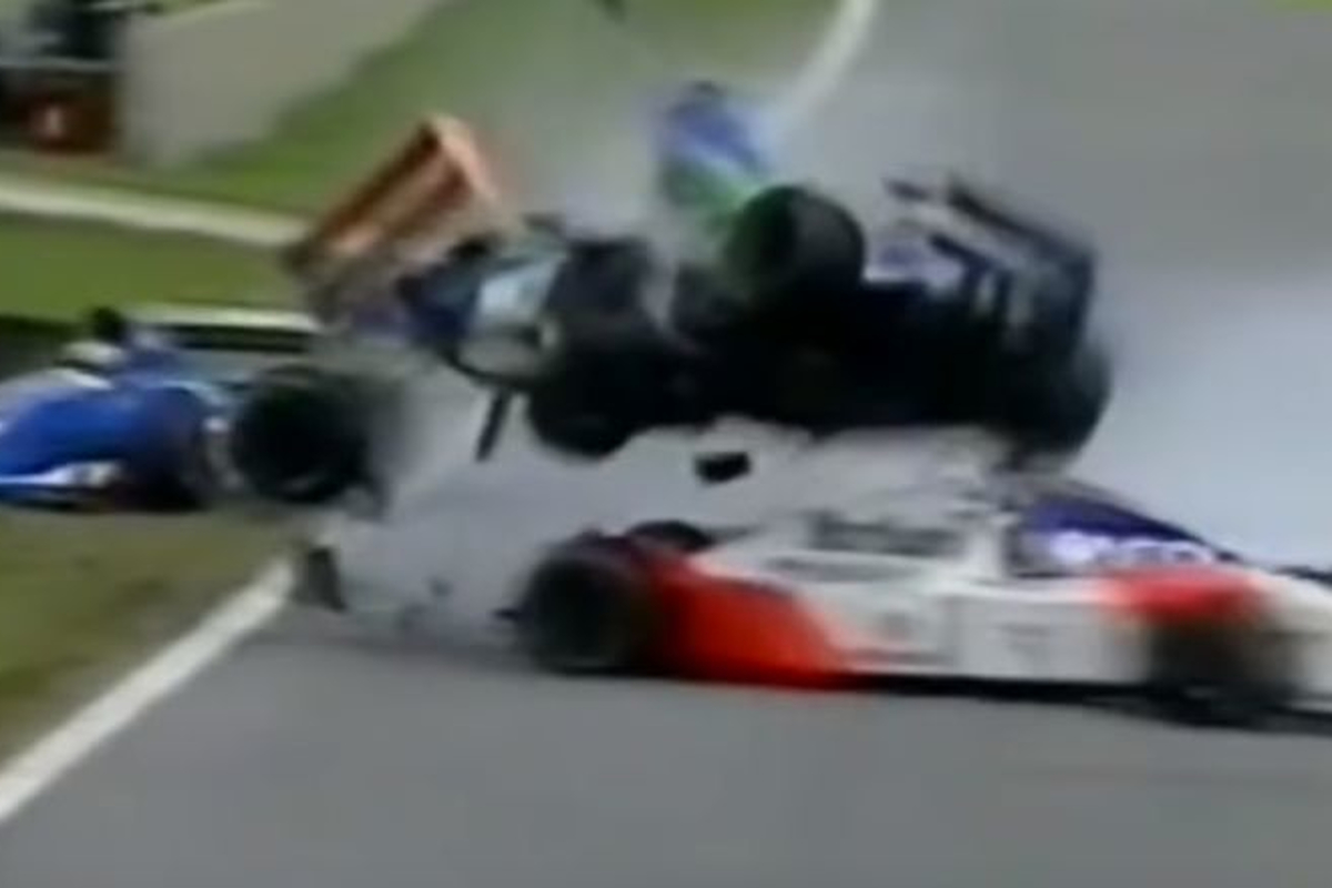 Vandaag 25 jaar geleden: F1-debuut Jos Verstappen eindigt met zware crash