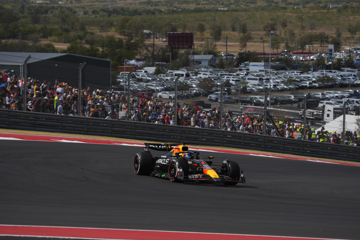 Norris niet blij met Verstappen na start GP Amerika: "Hij probeerde de bocht niet eens te halen"