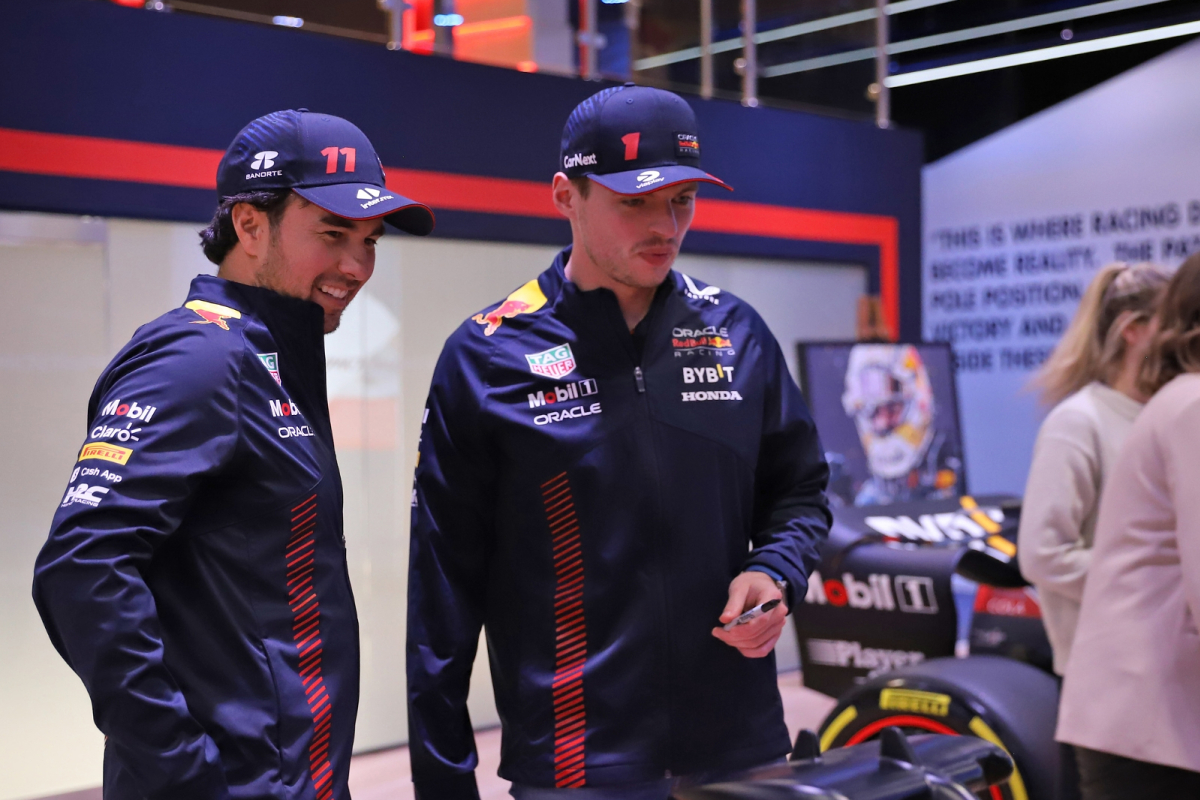 Red Bull subasta el simulador de Las Vegas firmado por Checo, Verstappen y Horner