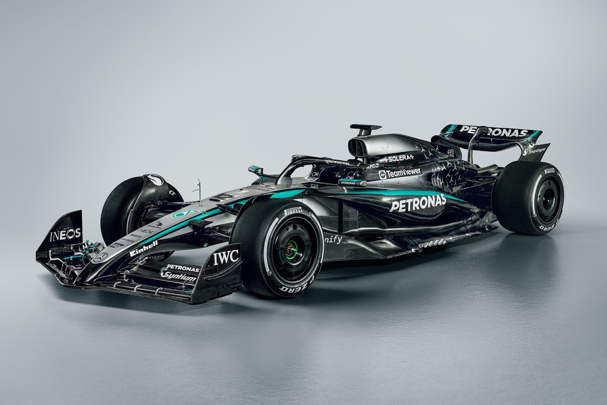 Mercedes toont voor het eerst 'echte' W16 voor komend seizoen