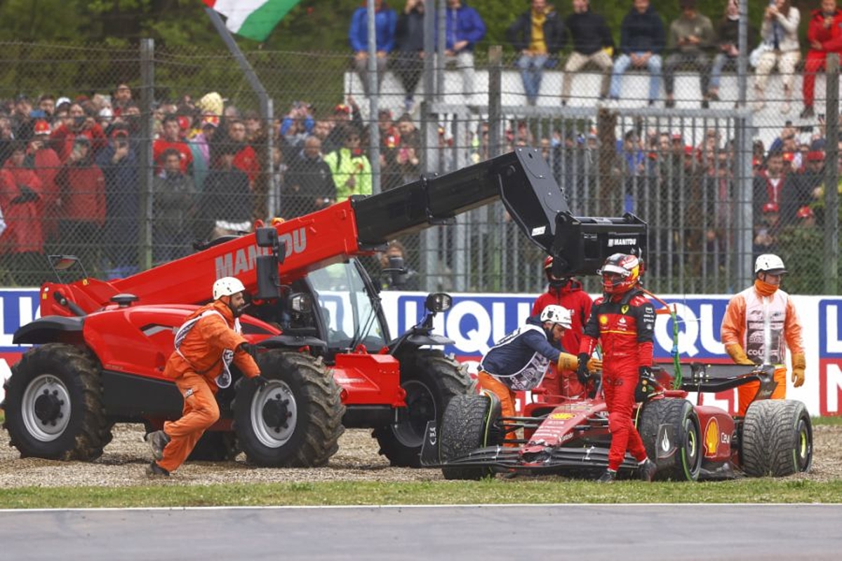 Sainz blames Ricciardo for "unlucky" retirement