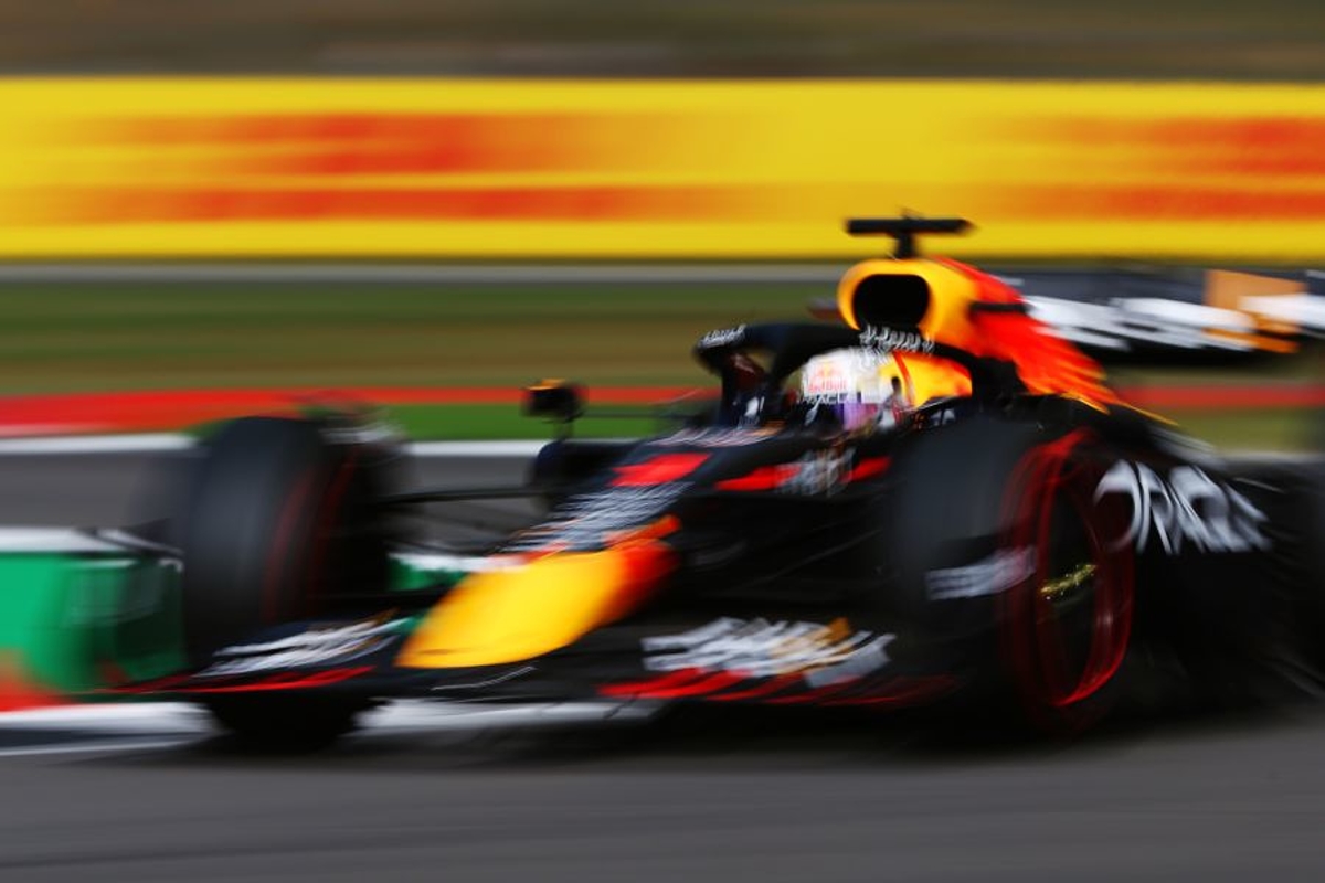 Verstappen sets daunting pole marker, Mercedes in the hunt