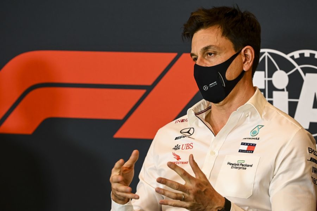 Wolff over contractverlenging Hamilton: "Misschien komt de handtekening vlak voor de test"