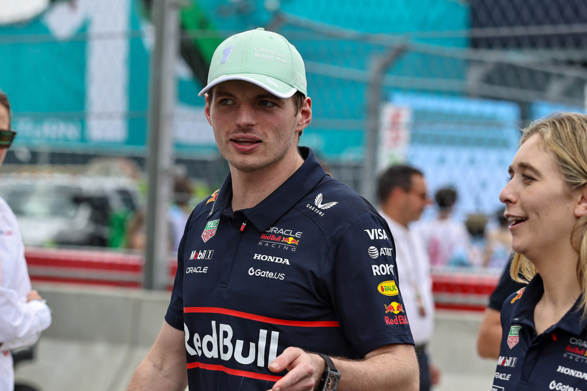 Verstappen grapt over pasgeboren dochter: "Net een kip in de verpakking in de supermarkt"