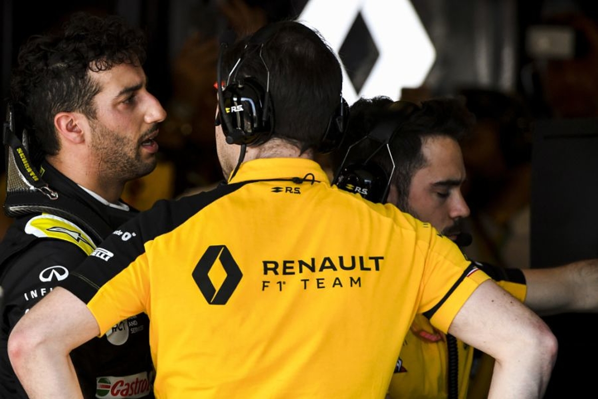 Ricciardo explains bizarre start incident which cost him front wing