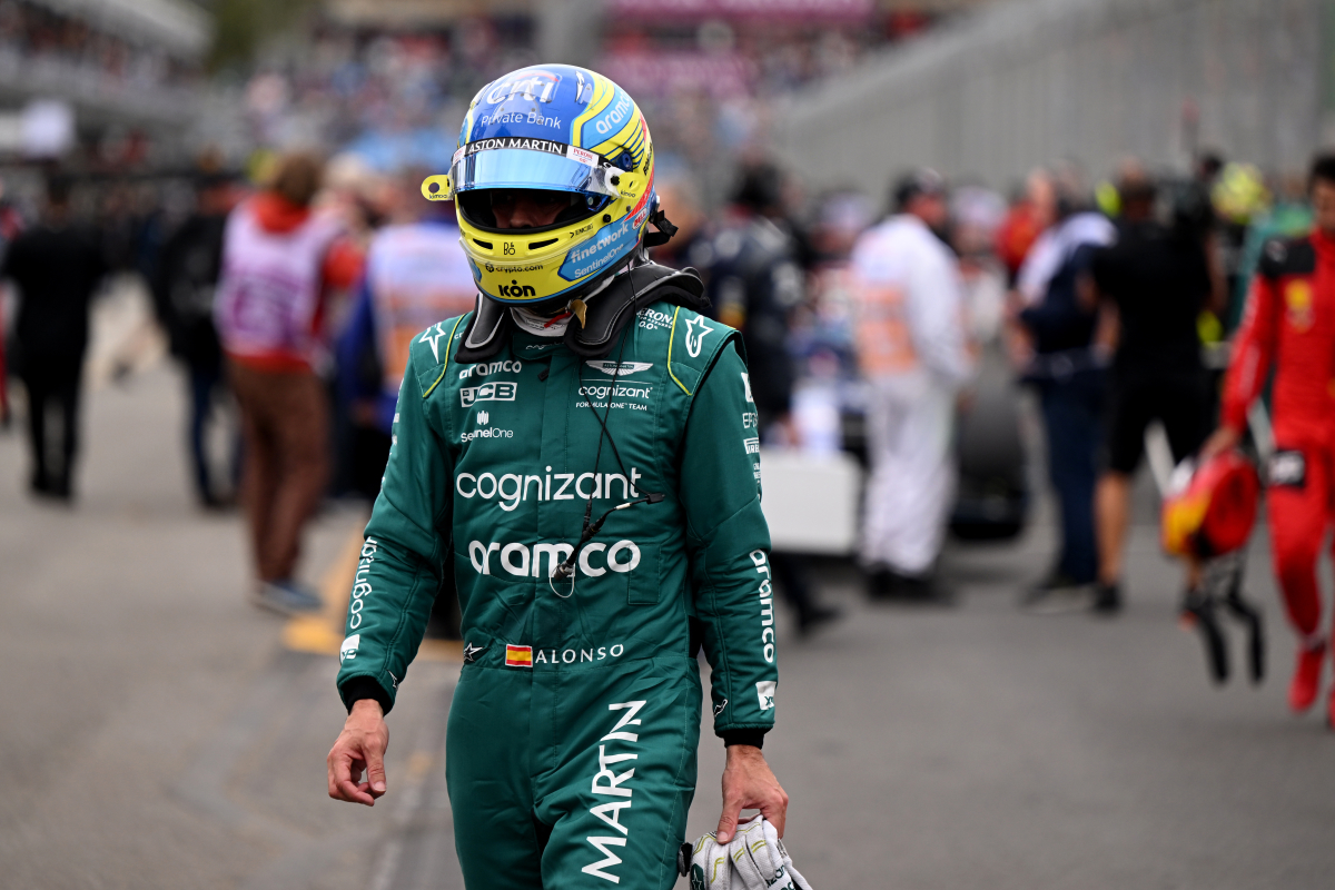 Alonso na veel discussie tóch op het podium in Australië: 'Nog nooit zoiets gezien'