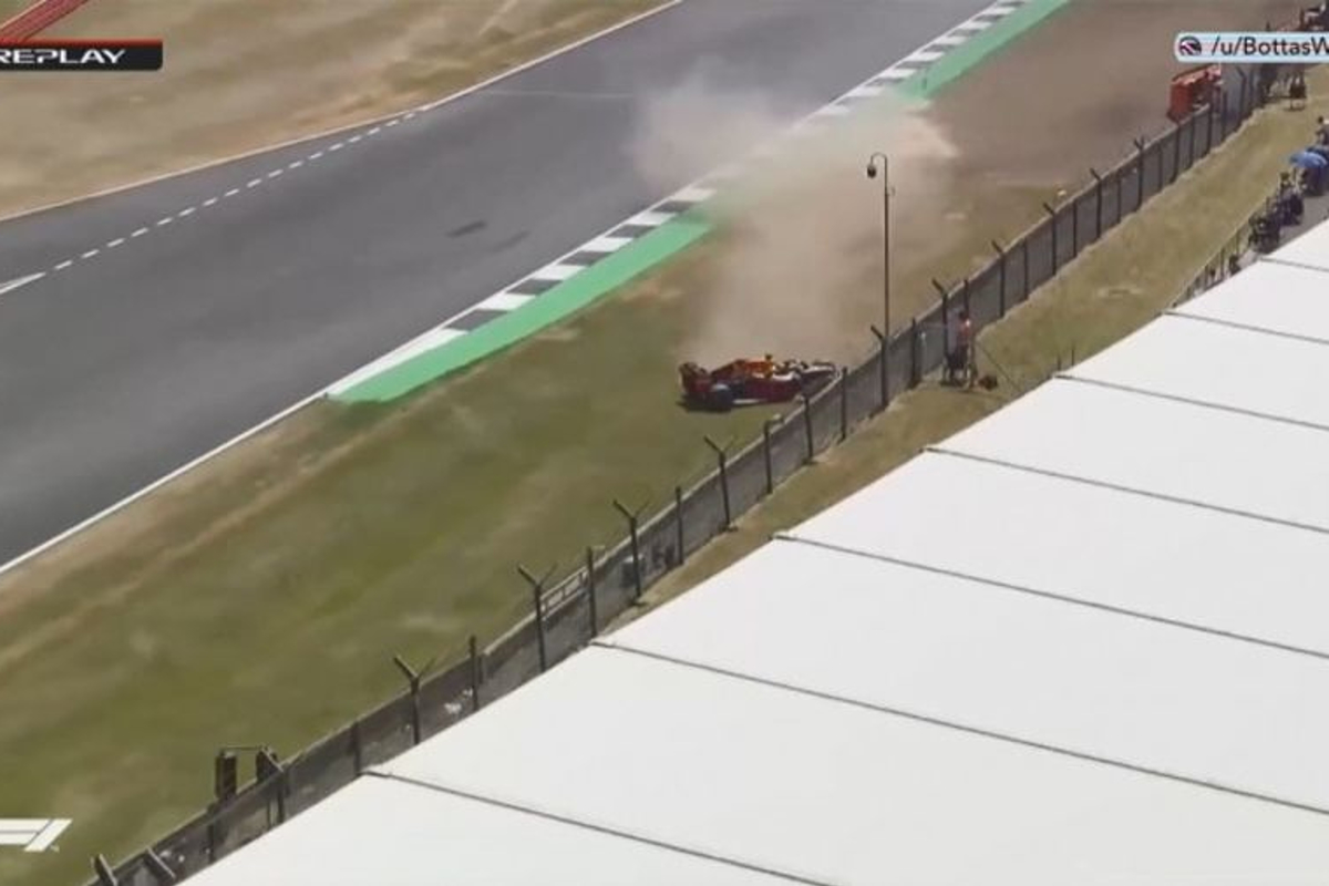 VIDEO: Verstappen crashes again!