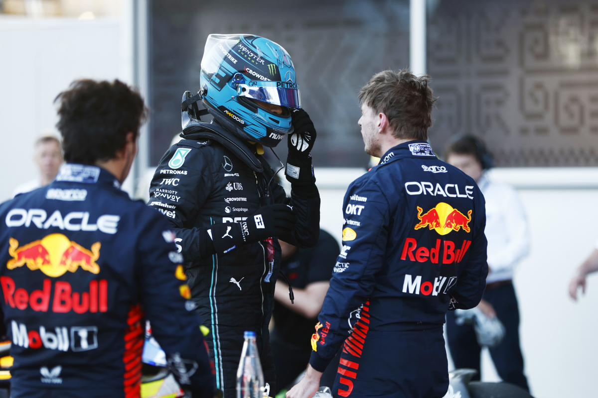 Verstappen over Mercedes: "Blijkbaar moeilijk voor hen om geen Red Bull-auto te raken"