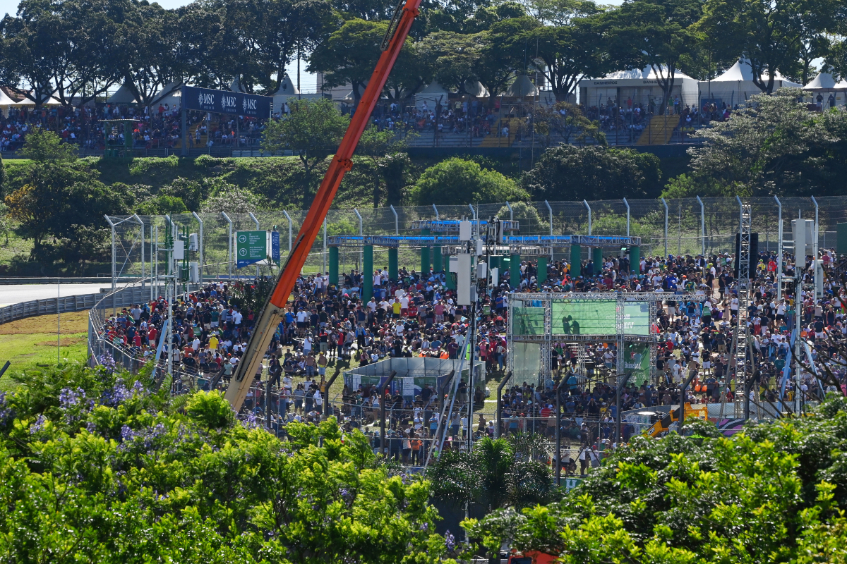 Beveiliging op Interlagos werd overmeesterd door fans; FIA wil antwoorden