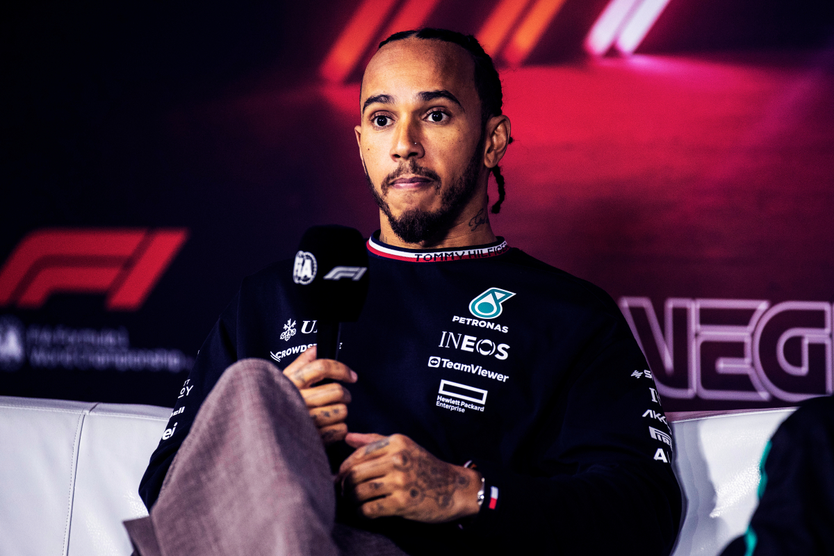 Hamilton trekt pijnlijke conclusie in Qatar: "Ik ben gewoon duidelijk niet snel meer"