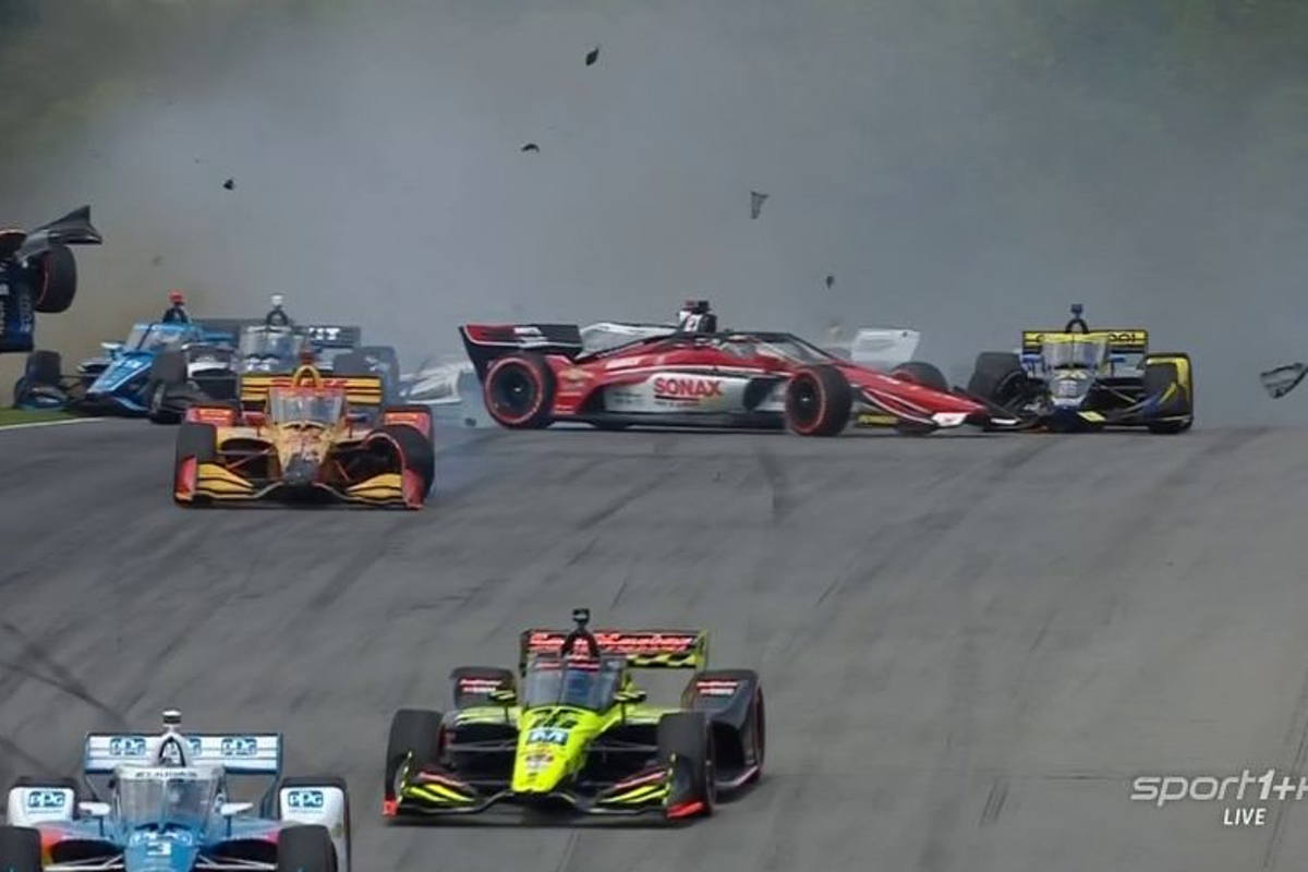 VIDEO: Rinus van Kalmthout betrokken bij enorme crash in IndyCar Series