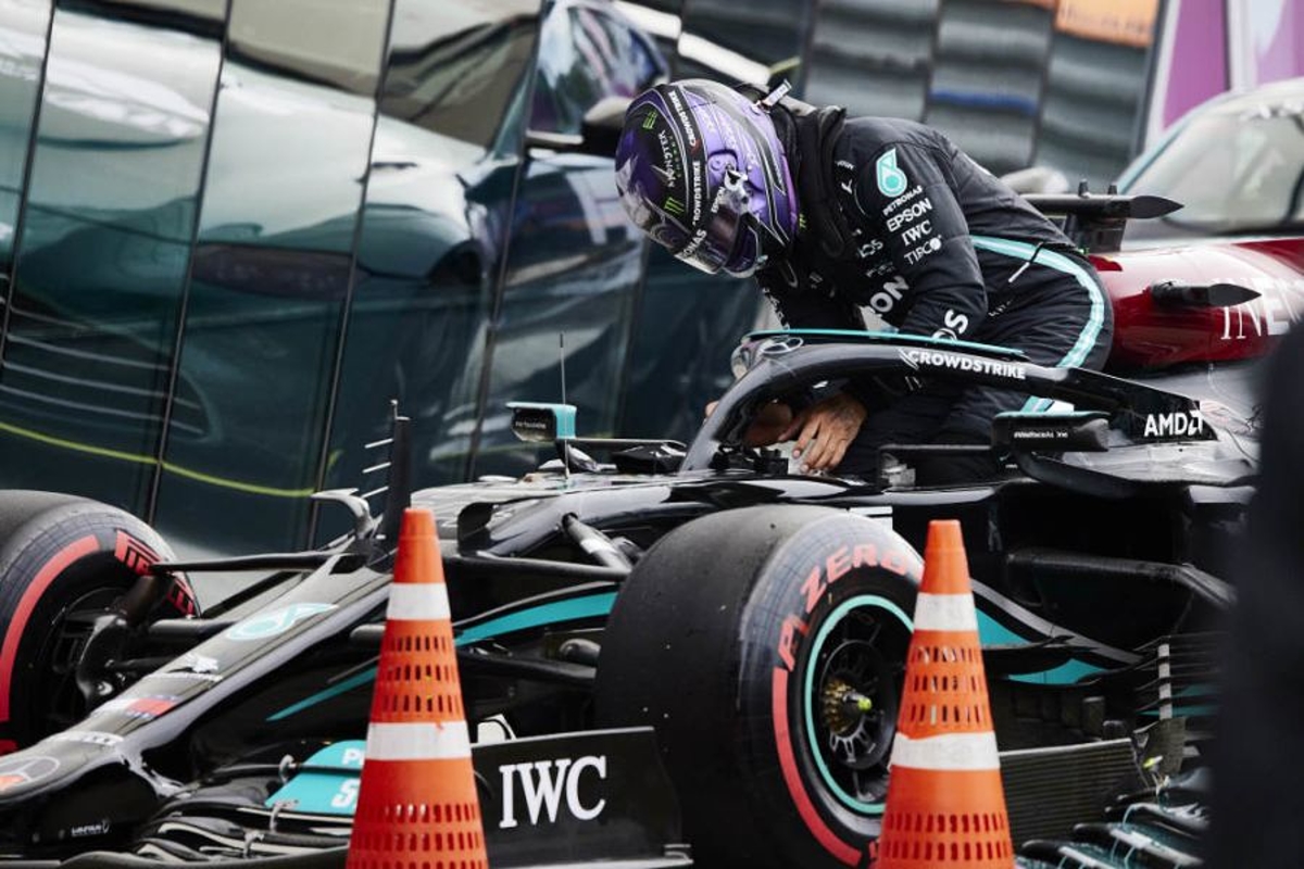 Hamilton wint knotsgekke race in Rusland: "Max deed het ook geweldig"