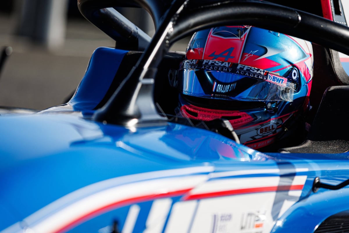 Alpine Race(H)er driver Lisa Billard sat in the cockpit with closed helmet visor in F4
