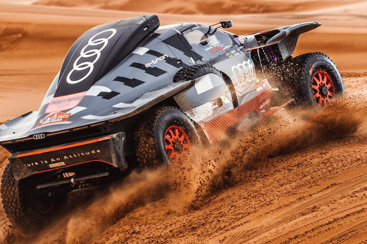 Sainz concedes defeat in valiant Dakar Rally bid