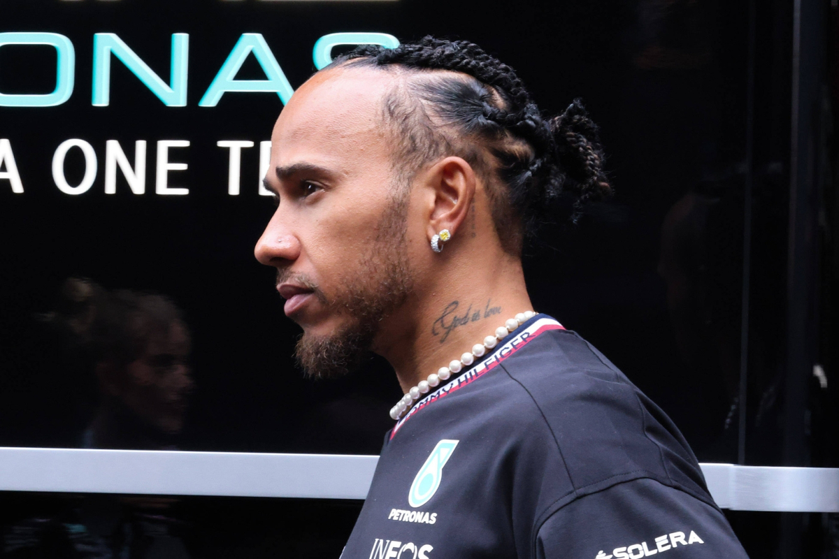 Hamilton blijft Mercedes helpen auto te ontwikkelen: 'Misschien moet ik dat niet doen'