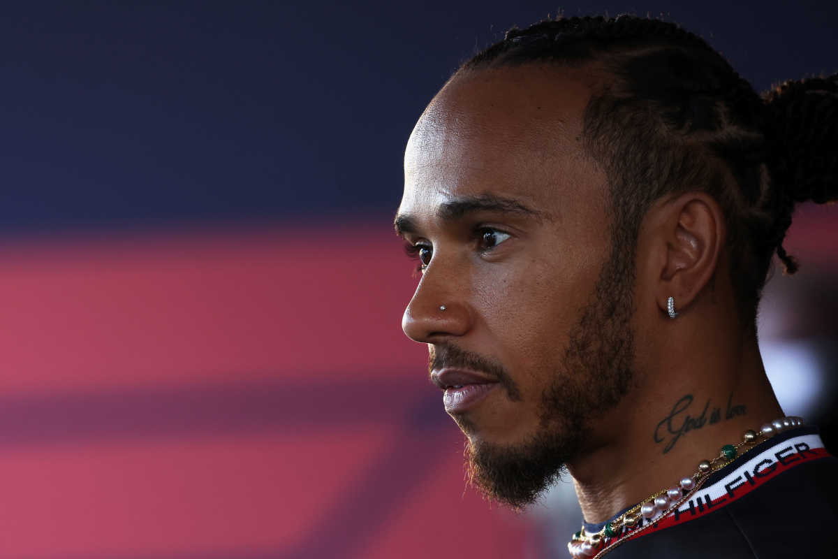 Hamilton vult kritiek op Mercedes aan: "Dit is niet de juiste auto"