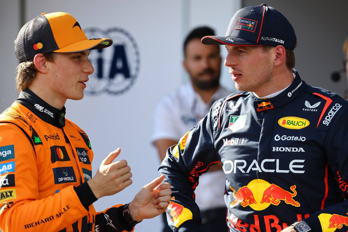 Verstappen verschalkt Piastri in eerste ronde in Imola: "Wat een actie!"