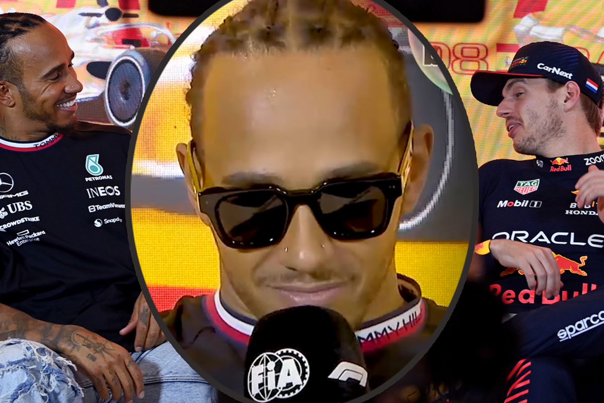 Verstappen dolt met zonnebril dragende Hamilton: "Volgende keer met helm op?"